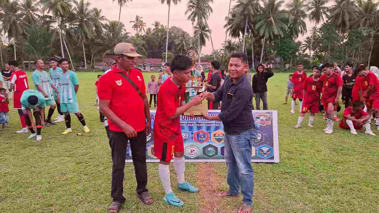 Kompetisi Bola Tarkam Bonda Kase Patiluban Memeriahkan HUT RI ke80 Berjalan Lancar dan Sukses