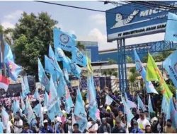 Aksi Buruh  6.000 Orang Geruduk Pabrik Michelin Indonesia Cikarang Menolak PHK