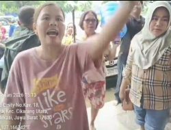 Warga Kapling  Kali Ulu Protes  Di Kantor Cinity