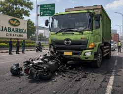 Lakalantas Di Kawasan Jababeka Cikarang Seorang Pengendara Motor Tewas