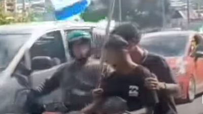Dua pemuda di Provinsi Maluku menjadi sasaran amukan massa setelah mengibarkan bendera Israel saat konvoi euforia Piala Dunia 2026.