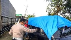 Truck Hino Tabrak Pickup Bak Terbuka Di Indramayu 12 Orang Meninggal