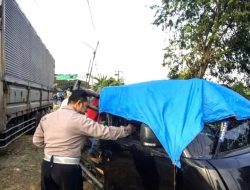 Truck Hino Tabrak Pickup Bak Terbuka Di Indramayu 12 Orang Meninggal