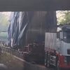 Truk Kontainer Nyangkut di Kolong Flyover Jababeka, Lalu Lintas Cikarang-Bekasi Tersendat