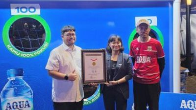 Kolaborasi Monumental AQUA dan La Grande Indonesia Pecahkan Rekor MURI Lewat Human Mural ‘BELIEVE’