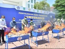 Pemkab Pasuruan Bea Cukai Musnahkan Rokok-Miras Ilegal Senilai Rp9,3 M