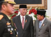 Menko Marves Luhut Binsar Pandjaitan Berbincang dengan Menteri Pertahanan Prabowo Subianto