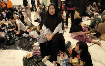 Novianti (52) Bersama Putrinya Selamat dalam Peristiwa Terbakarnya KMP Batumandi di Perairan Pulau