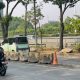 Truk yang Tabrak MCB Separator Busway Koridor 9 di Cawang Ciliwung Dievakuasi
