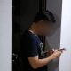 Polisi Saat Mengamankan Dokter yang Cabuli Anak Kandungnya (Kiri) di Sebuah Apartemen di Bekasi