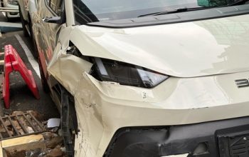 Penampakan Mobil Listrik BYD yang Menabrak Pengemudi Ojol di Jalan Panglima Polim