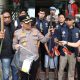 Pelaku Tawuran di Kebon Jeruk Beserta Barang Bukti