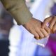 Sebuah Video Memperlihatkan Adanya Dugaan Transaksi Narkoba dengan Modus Pura-Pura Membuang Sampah