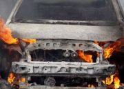 Mobil Jeep Terbakar di Parkiran Mal Kebayoran Lama, Diduga Akibat Kebocoran Selang Bensin