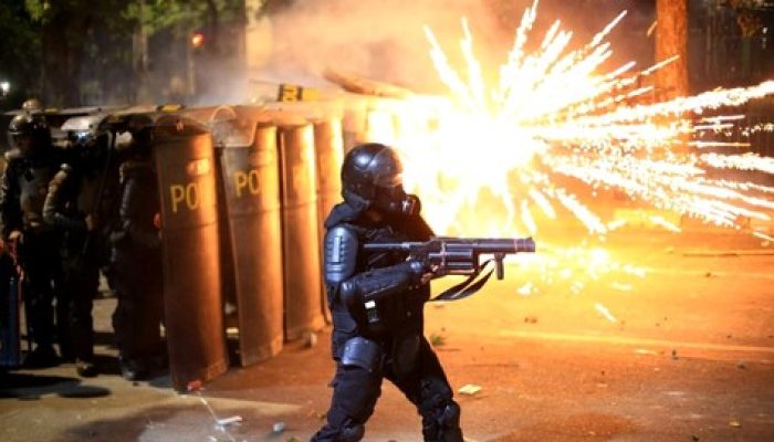 Demo Penolakan Biaya Hidup Tinggi di Italia Berujung Bentrok dengan Polisi