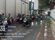 Sebuah Truk Gangguan karena Kopling Tersangkut di Sekitar Halte CSW 2