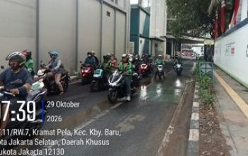 Sebuah Truk Gangguan karena Kopling Tersangkut di Sekitar Halte CSW 2