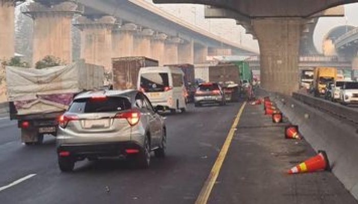 Lalu Lintas di Ruas Tol Jakarta-Cikampek (Japek) Tepatnya di Bekasi Arah Jakarta Mengalami