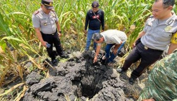 Suara Dentuman Keras Terdengar di Sekitar Gunung Pandan