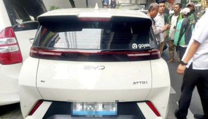 Pengemudi Mobil Listrik BYD Berinisial S (46)