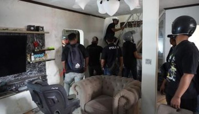 Tim Gabungan dari Direktorat Tindak Pidana Narkoba Bareskrim Polri Bersama Ditresnarkoba Polda